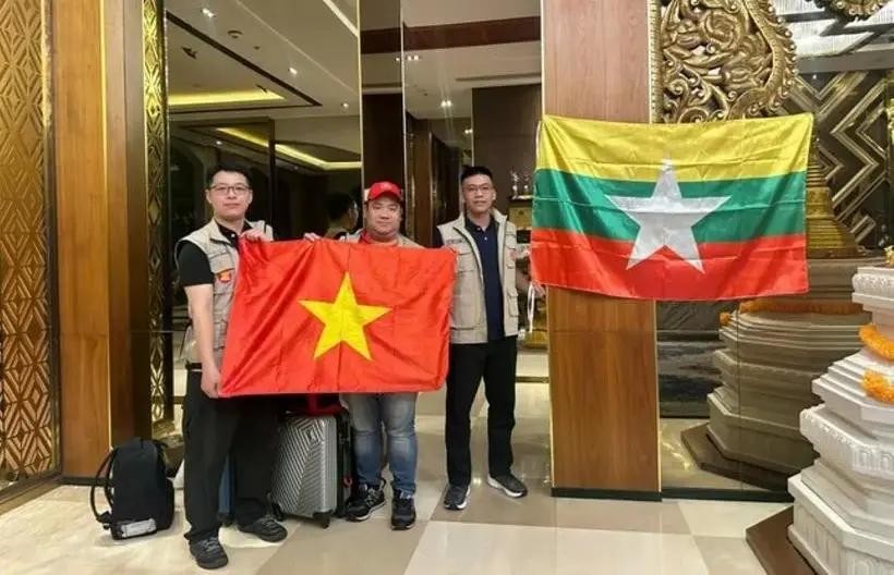 越南干部启程前往缅甸，开展地震灾后援助工作。（图：前锋报）