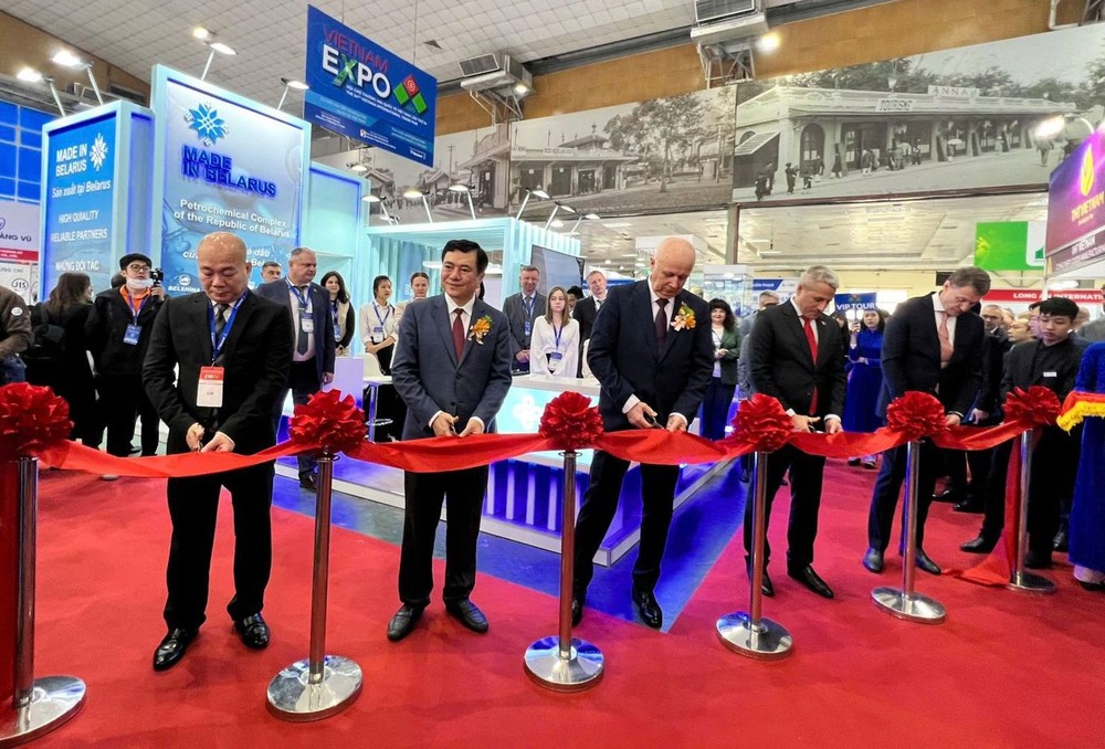 “越南EXPO 2025”展览会开幕剪彩仪式。