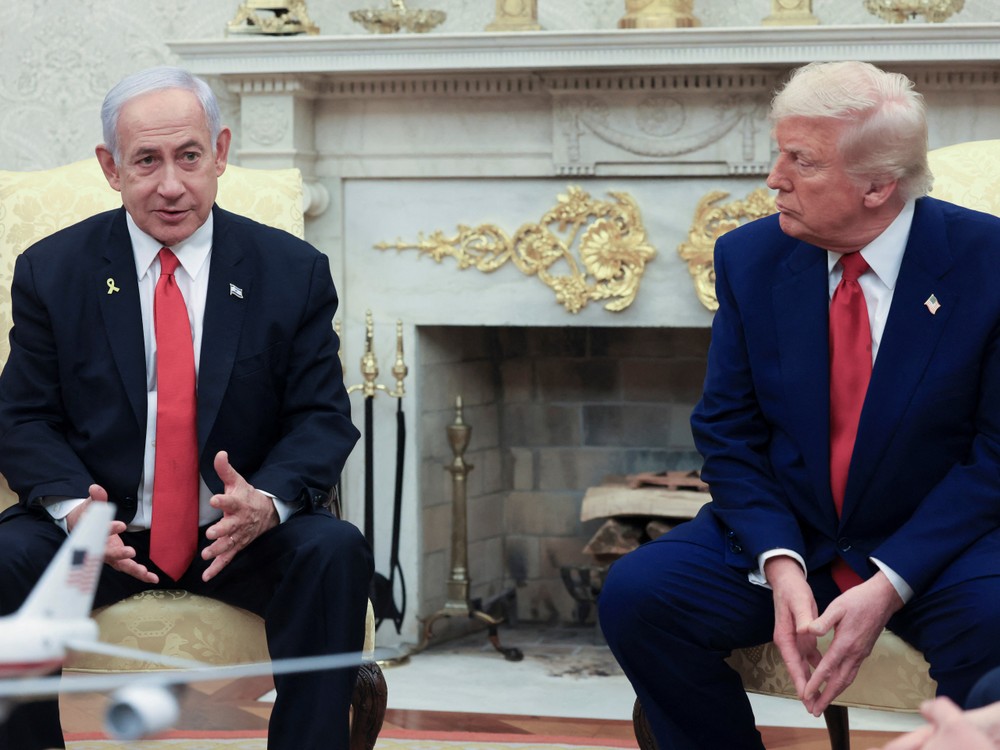 美国总统特朗普在白宫与以色列总理内塔尼亚胡会谈。（图：路透社）