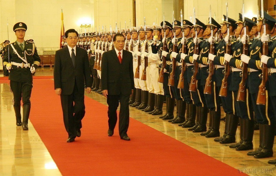 2008年5月，越南共产党中央总书记农德孟访问中国期间，双方决定将越中“全面合作”关系升格为“全面合作伙伴”关系，为两国关系注入强大动力。（图：越通社）