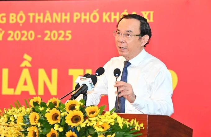 市委书记阮文年主持会议并发表讲话。（图：越勇）