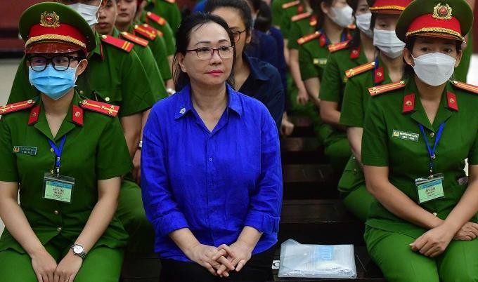 出庭受审的被告张美兰（前中）。（图：青松）