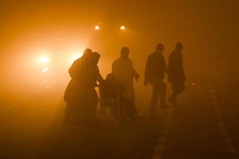 沙尘暴袭击伊拉克中、南部，逾1800人呼吸问题就医。（图：互联网）