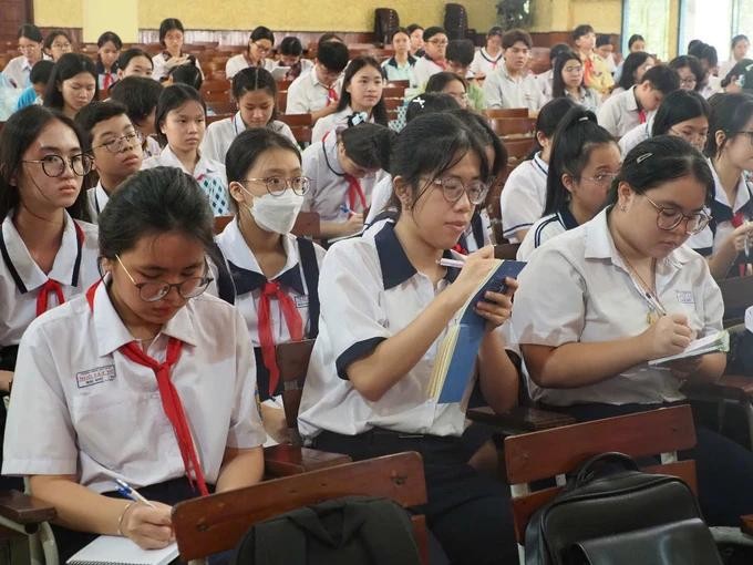 学生们参赛现场一隅。