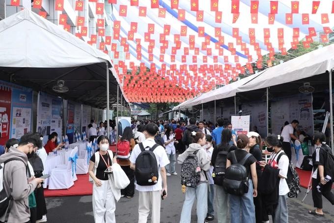 2025年就业招聘盛会现场一隅。