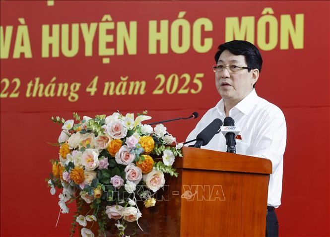 国家主席梁强与古芝、福门县选民接触。