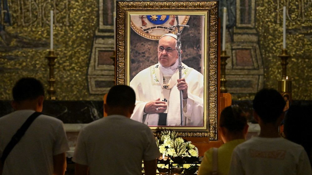 惊悉罗马教皇方济各去世，政府总理范明政日前已向梵蒂冈圣座红衣主教彼得罗‧帕罗林拍去致哀电文。（图：AFP）