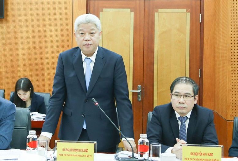 内务部副部长阮孟姜（站）。（图：VGP）