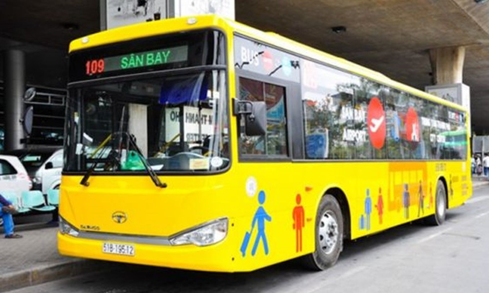 109号巴士线直达新山一机场T3航站楼。