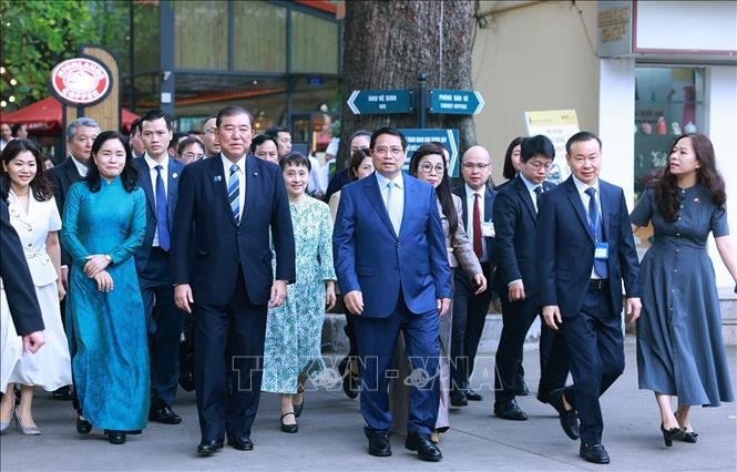 两国总理偕夫人观览国家历史博物馆