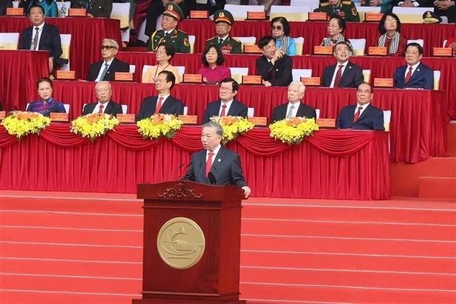 越南共产党中央委员会总书记苏林在南方解放、国家统一50周年国家级庆典活动上发表讲话。（图：越通社）