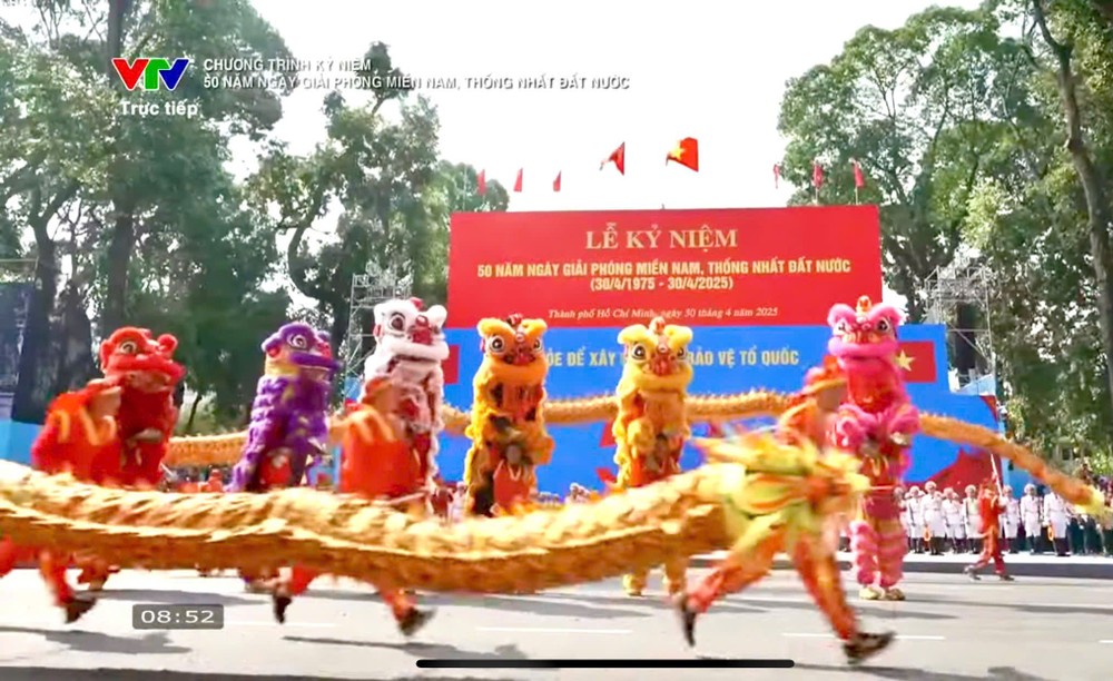 衡英堂龙狮团荣耀亮相国家级阅兵游行