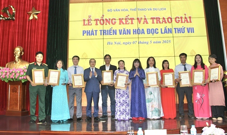 35集体与个人荣获阅读文化发展奖