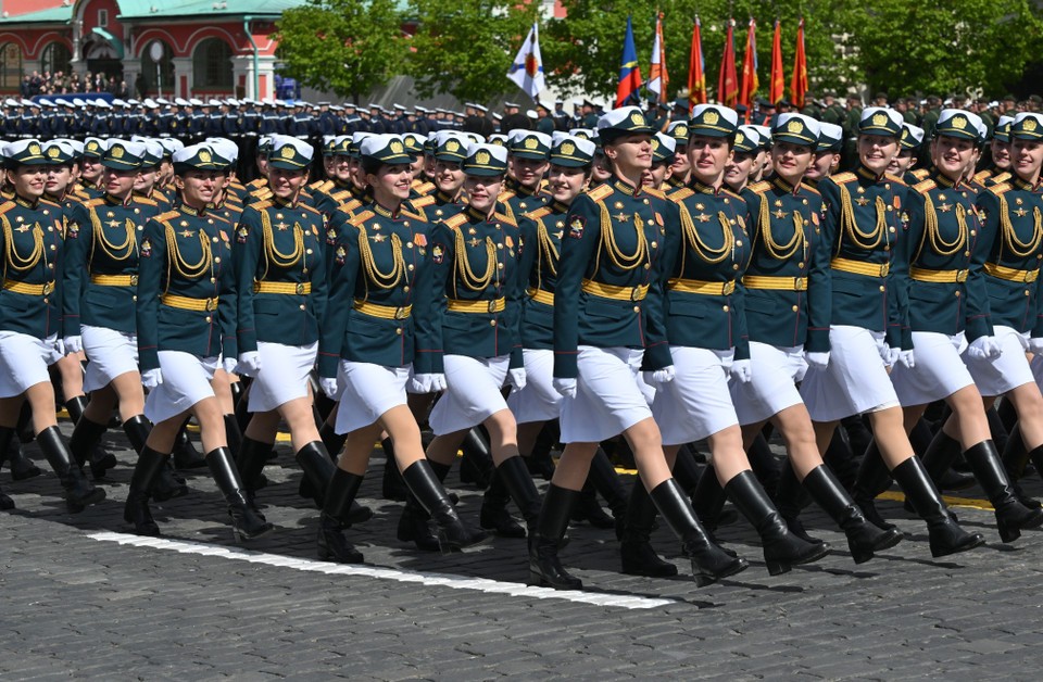 俄罗斯士兵参加在俄罗斯符拉迪沃斯托克举行纪念反法西斯战争胜利阅兵式。（图：越通社）