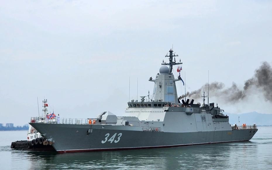 俄罗斯舰艇访问岘港市