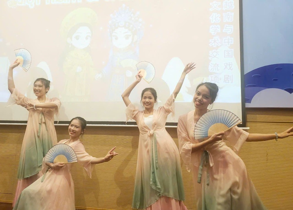 越中戏剧文化与学术交流活动