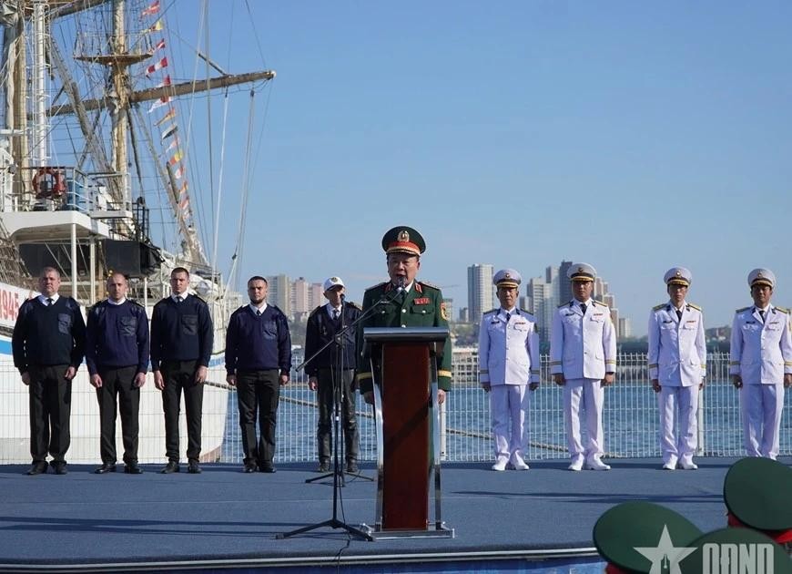 “加加林斯基教授”号科学研究船交接仪式在俄罗斯联邦符拉迪沃斯托克市举行。（图：人民军队报）