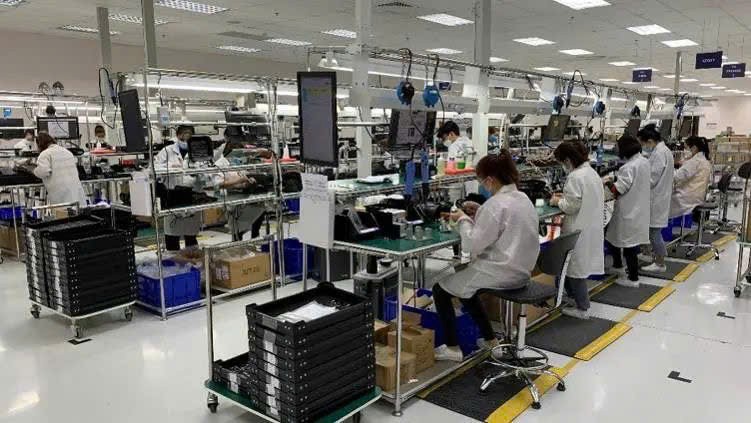 岘港市越南Key Tronic工厂工人生产活动一瞥。