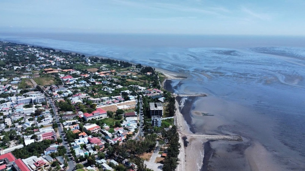 鸟瞰海阔天空芹耶县迷人风景。
