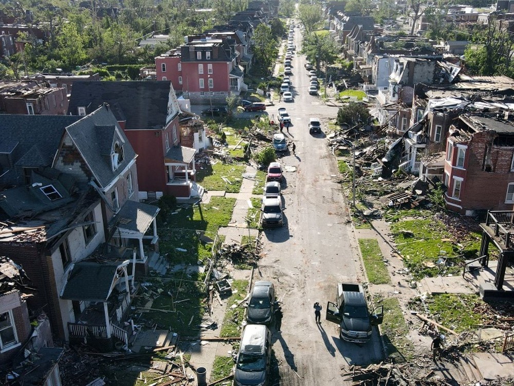美国多个州遭受龙卷风等恶劣天气侵袭。图为密苏里州的损毁情况。（图：路透社）