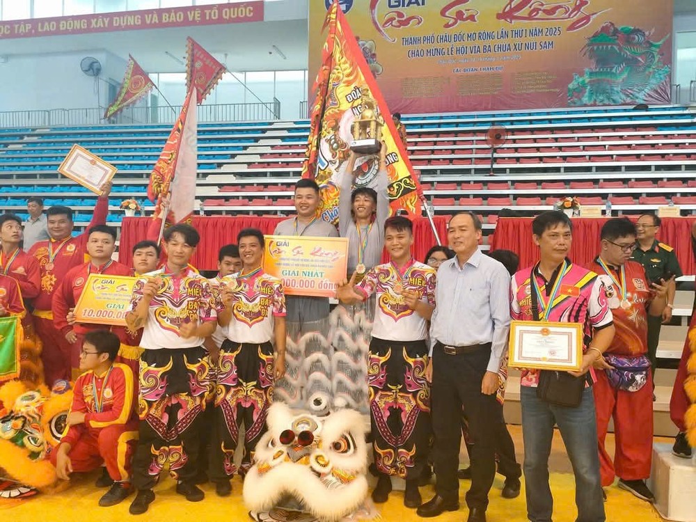 本市龙狮队参加朱笃公开赛满载而归