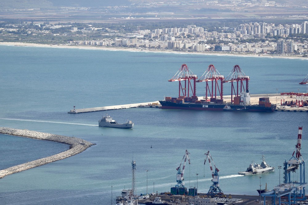 这是2024年9月19日在以色列北部海法市拍摄的以军军舰。（图：新华社)