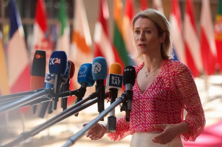 2025年5月20日，欧盟外交和安全政策高级代表卡娅·卡拉斯在比利时布鲁塞尔举行的欧洲外交和国防部长理事会上向媒体发表讲话。 (图：互联网)