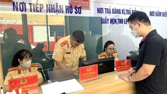 此前，市民要过户车辆时必须亲往公安机关办理所需手续。