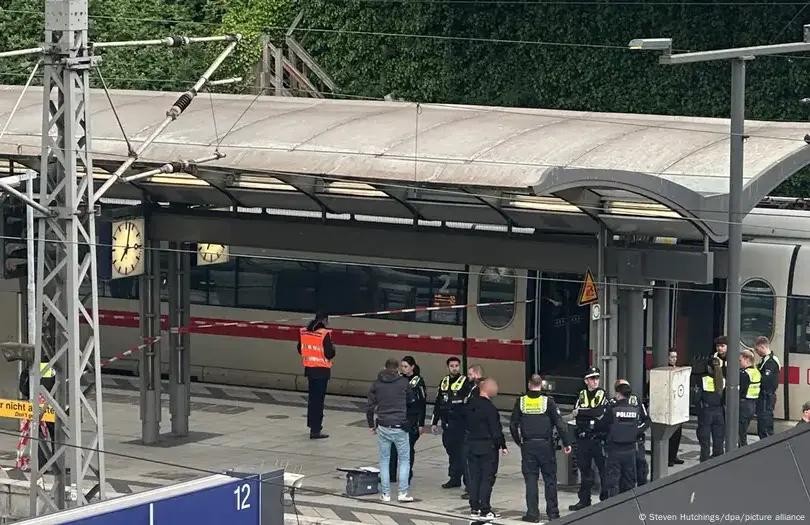 袭击事件发生在汉堡中央火车站的13、14站台。（图：DPA）
