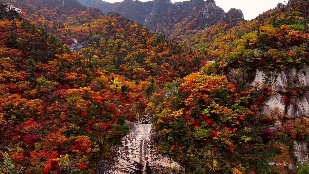 朝鲜金刚山秋景。（图：韩联社）