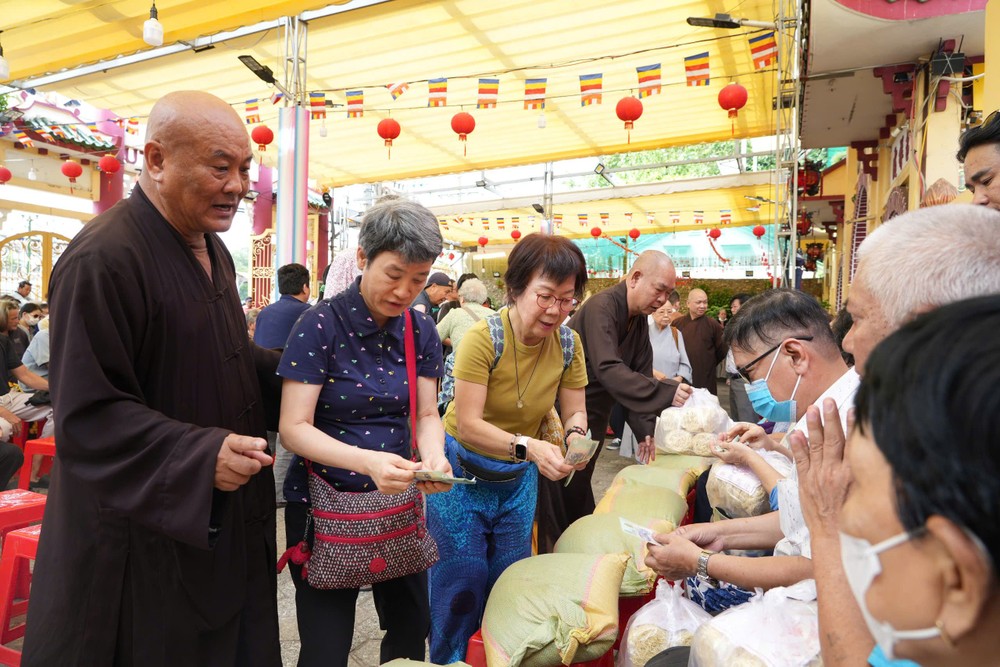 香港慈善团到本市行善