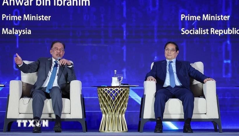 越南总理范明政与马来西亚总理出席人工智能相关讨论会。（图：越通社）