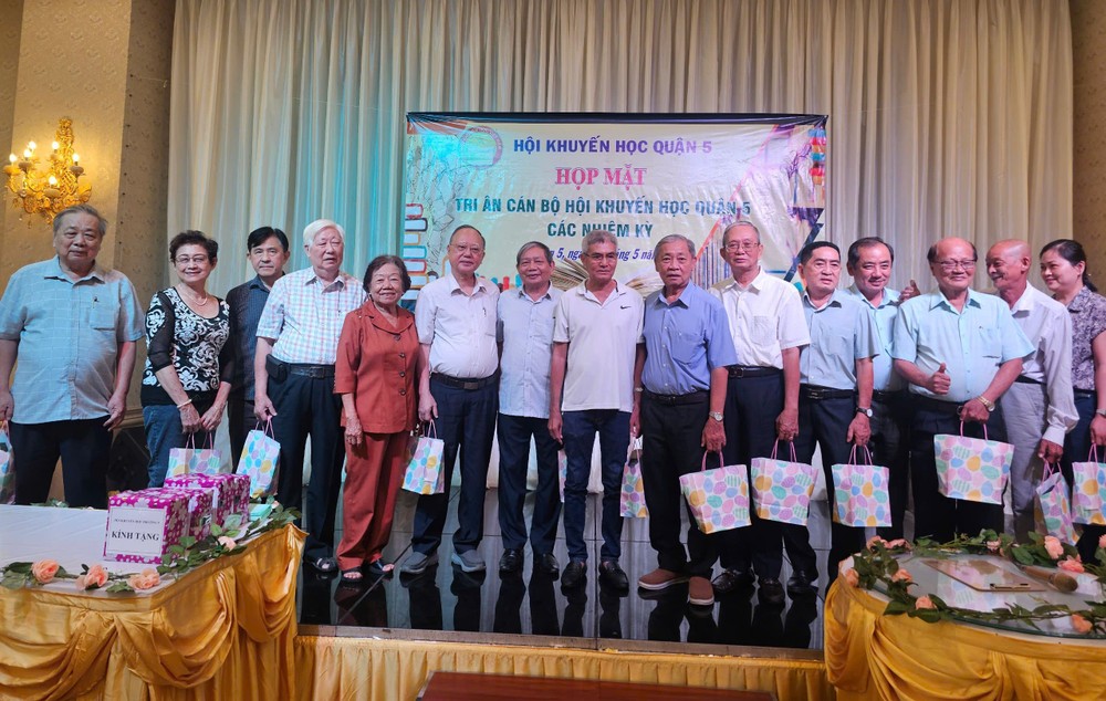 各华人会馆向来积极辅助励学会活动