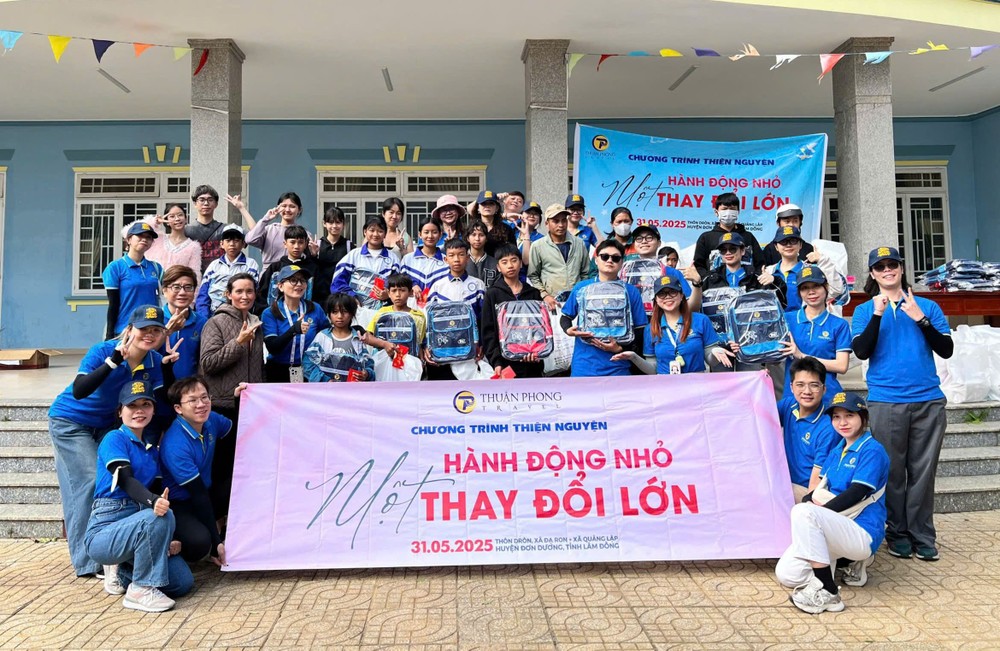 顺捷旅行社关爱贫困户