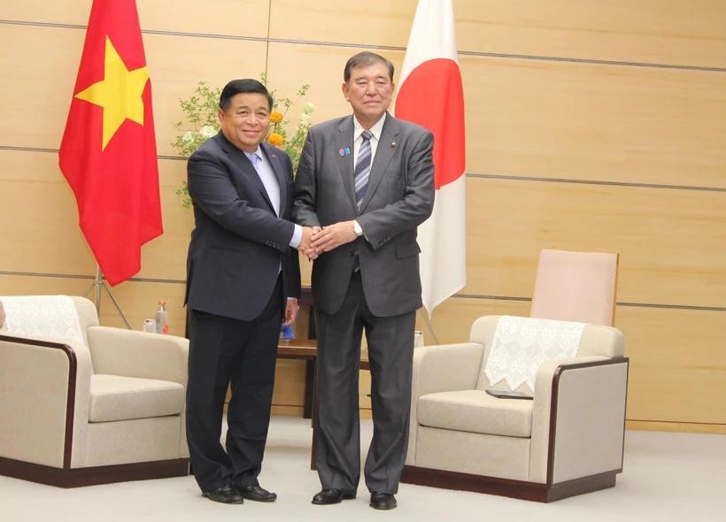 越南政府副总理阮志勇会见日本首相石破茂。（图：越通社）