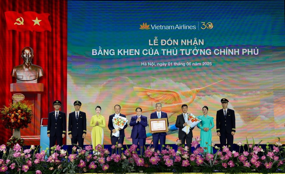 越航庆祝30周年并荣获政府总理奖状