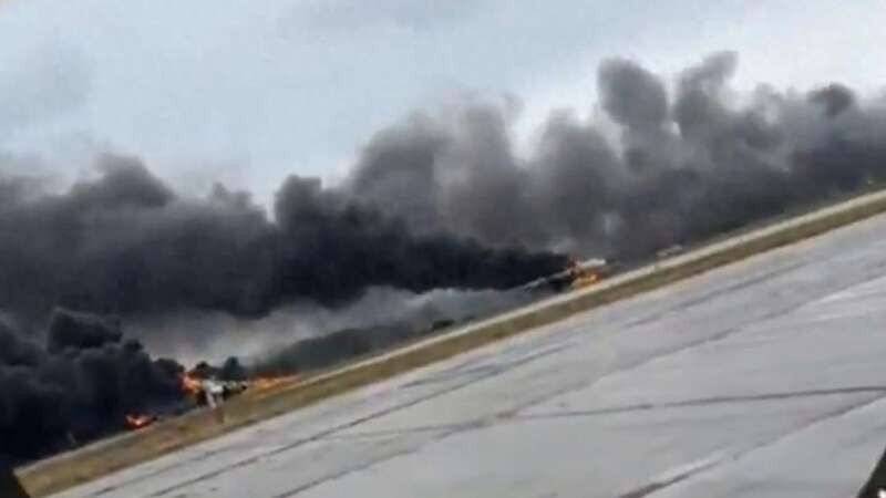 乌克兰无人机袭击俄罗斯一机场上停留的轰炸机。（图：互联网）