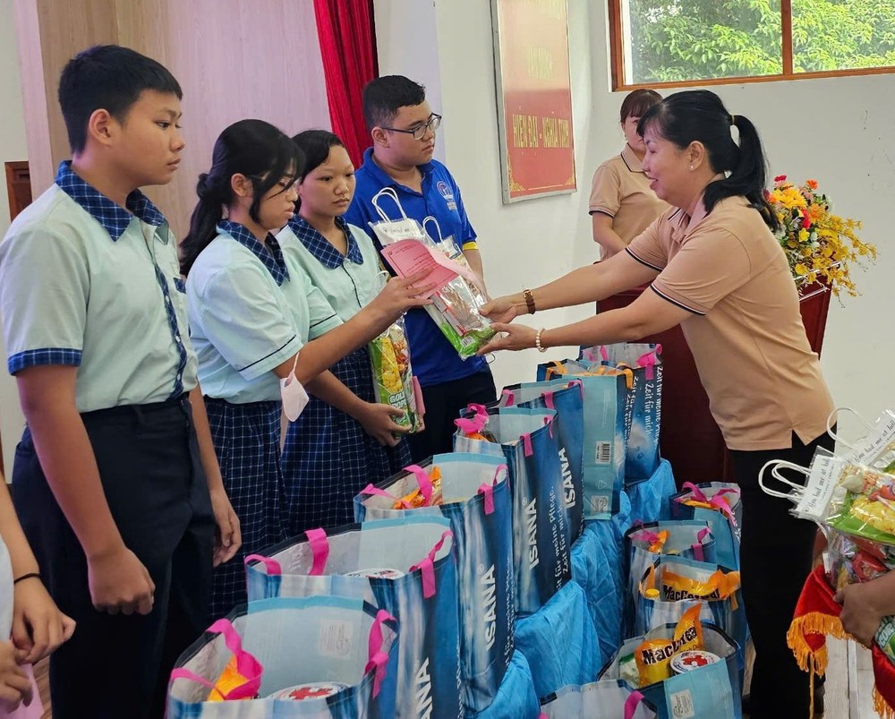 关爱受疫情影响孤儿