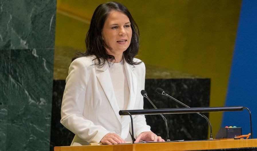 联合国大会第八十届会议当选主席贝尔伯克向各代表团发表讲话。（图：联合国）