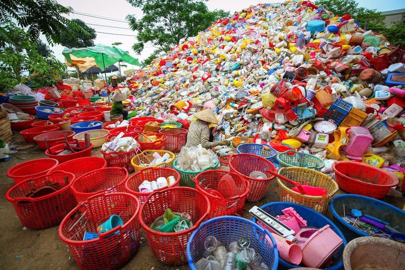 永福省斉鲁回收区的塑料垃圾分类活动。