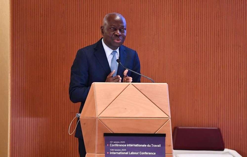 6月2日，国际劳工组织总干事洪博在瑞士日内瓦举行的国际劳工大会上讲话。（图：新华社）