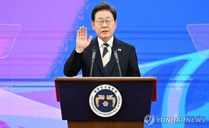 6月4日，在首尔汝矣岛的国会，韩国总统李在明在第21届总统就职宣誓仪式上 宣誓就职。（图：韩联社）