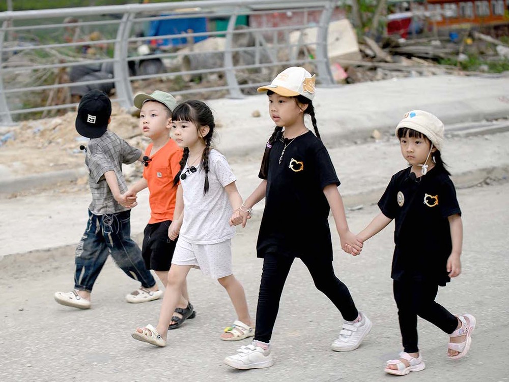 《爸爸！ 我们去哪儿？》第五季近日播出中的可爱瞬间。