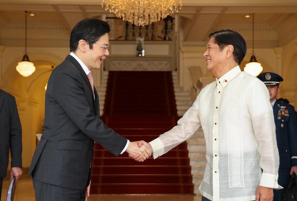 新加坡总理黄循财与菲律宾总统费迪南德‧马科斯。（图：Yahoo News）