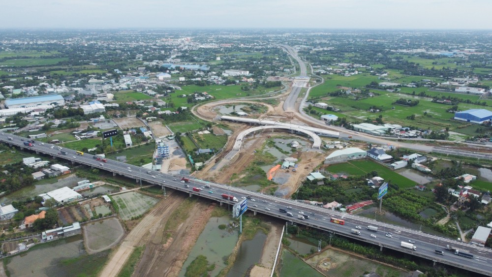 施工中的本市环市三路。