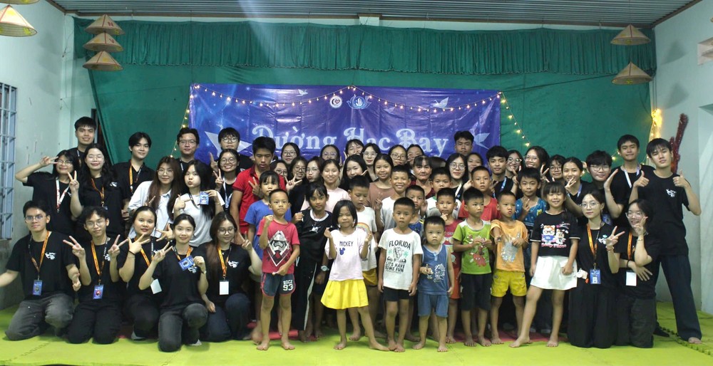 「鹤飞之路」爱心活动