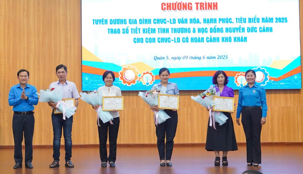 上百个模范家庭获表彰