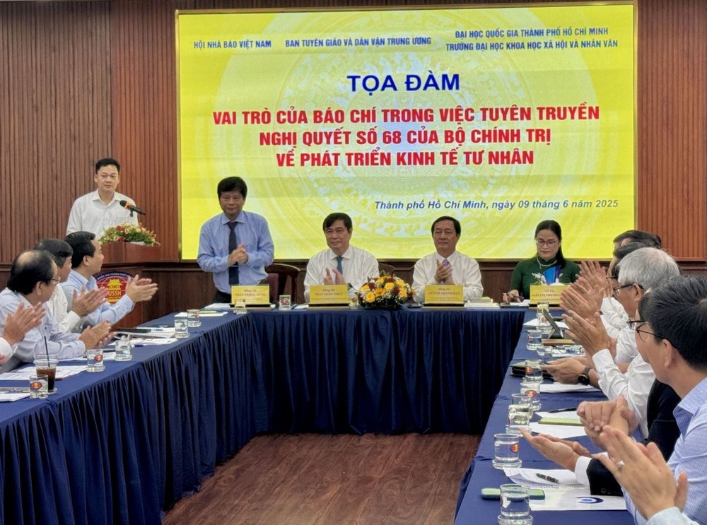 座谈会吸引众多新闻媒体机关的关注和参与。