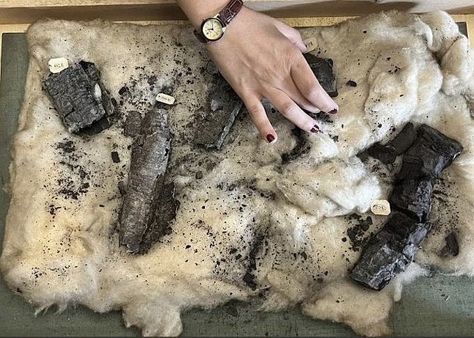 2000年前碳化卷轴