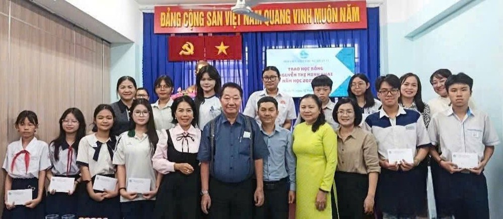 鼓励越华子弟努力向上